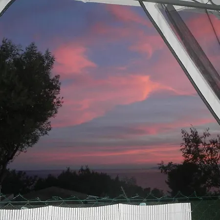 With One Bedroom In Saint-raphael, With Wonderful Sea View An Apartment